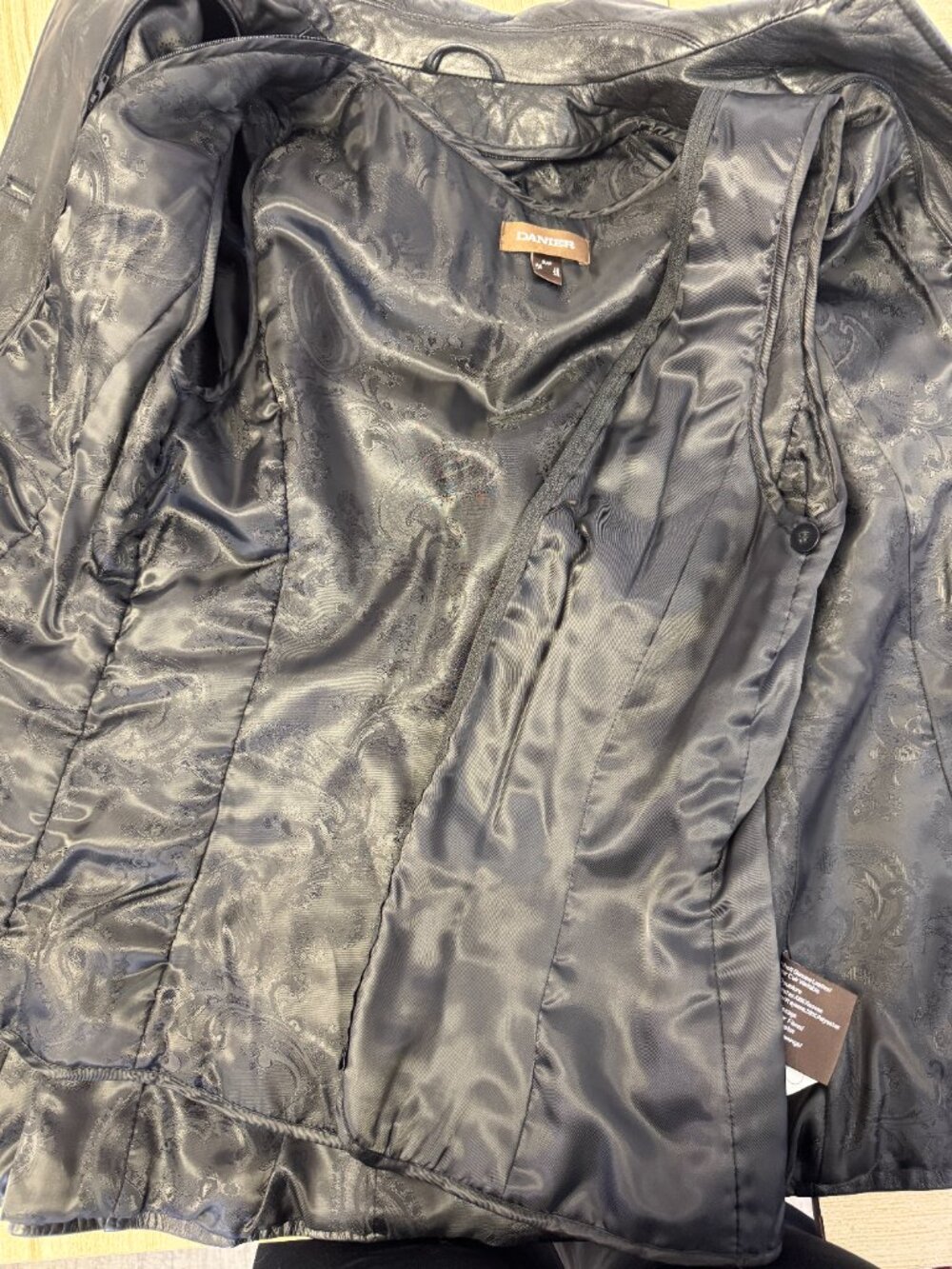 Danier black leather jacket - Picture 7 of 7